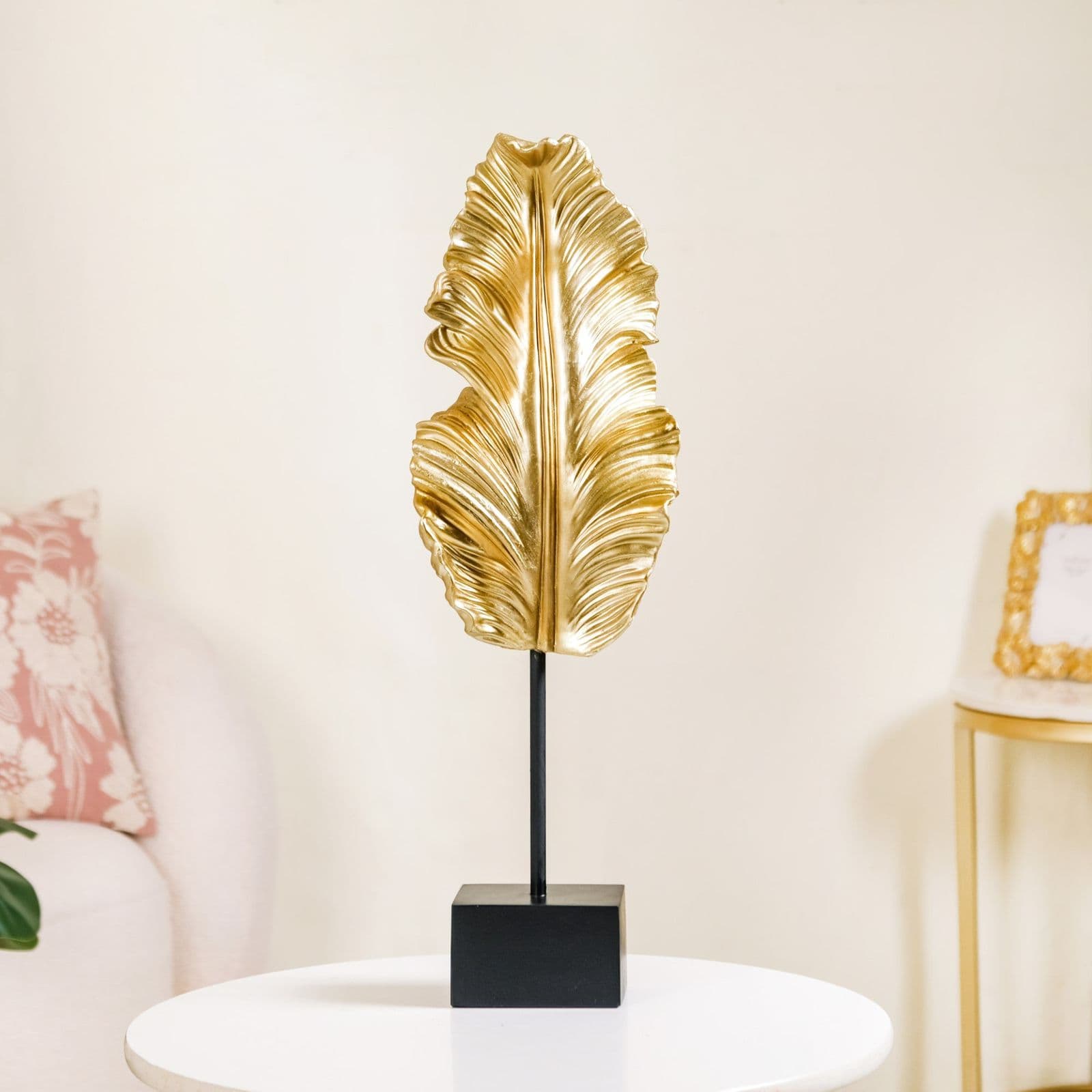 Gilded Palm Plume on Obsidian Base